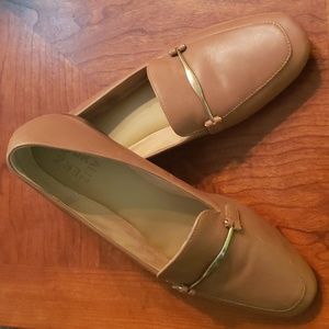 Women's Shoes Naturalizer Tan Size 9